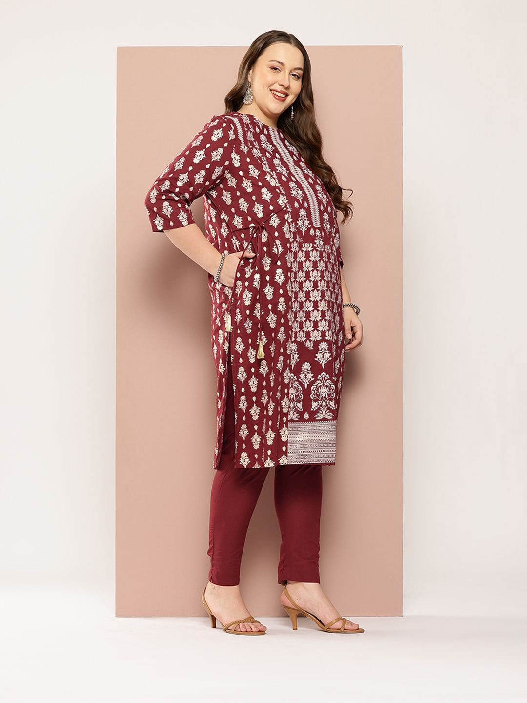 Sztori Plus-Size Gotta Patti Ethnic Motif Print Pure Cotton Kurta with Trousers & Dupatta