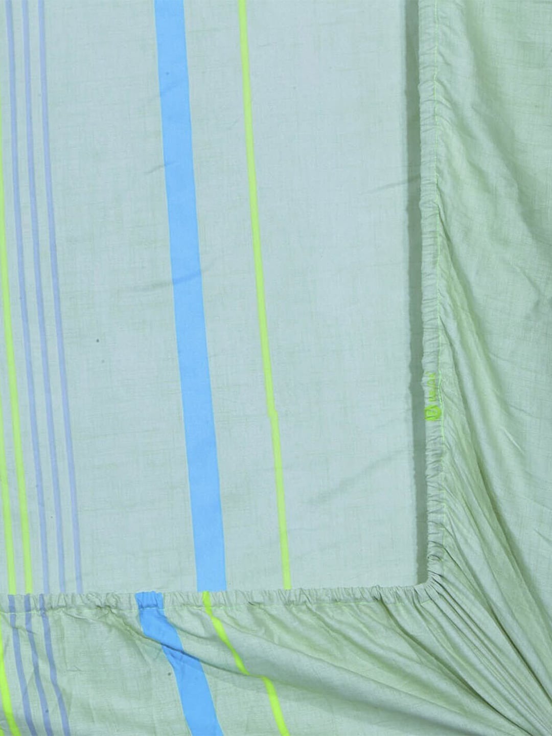 Home Sizzler Green & Blue Floral 210 TC Queen Bedsheet with 2 Pillow Covers