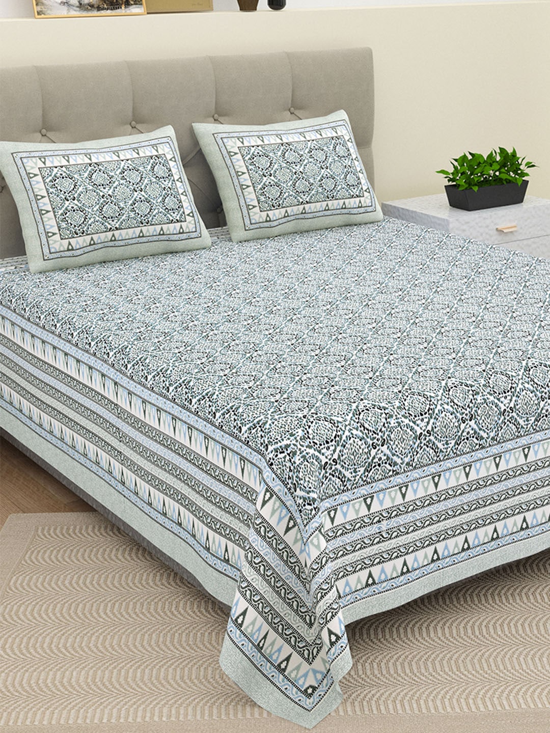 BELLA CASA Ethnic Grey & White Ethnic Pure Cotton 180 TC King Bedsheet & 2 Pillow Covers