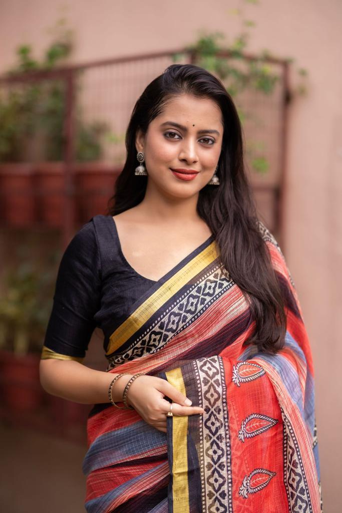 Red Silk Blend Geometric Saree with Unstitched Blouse - Hiral Fashion