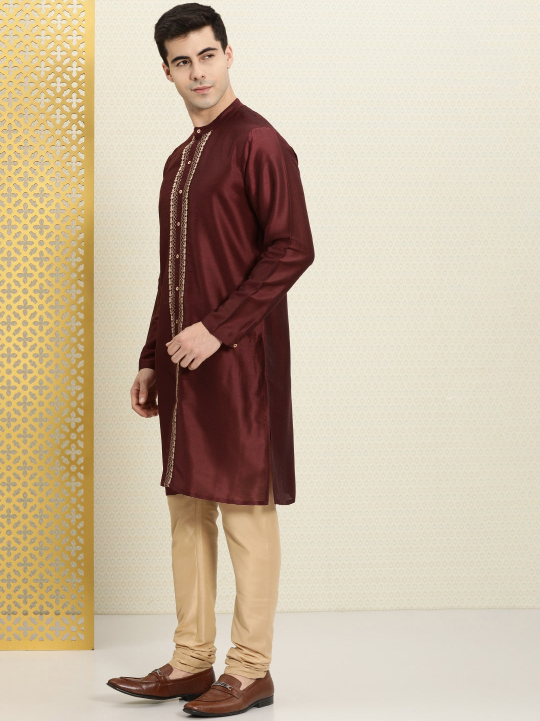 House of Pataudi Men Embroidered Jashn Kurta