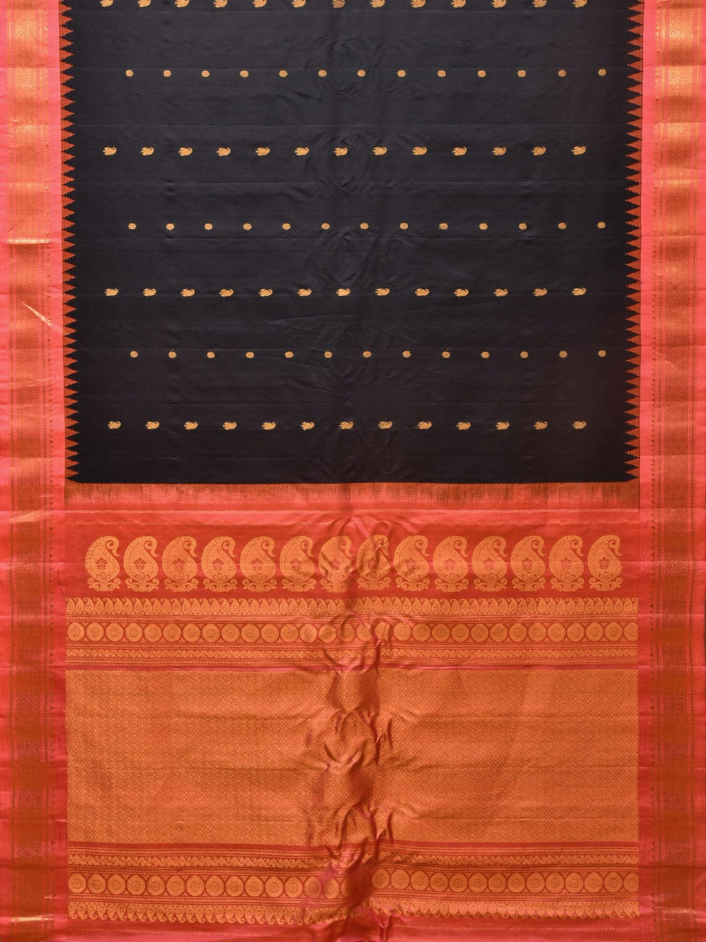 Black and Peach Gadwal Silk Handloom Saree with Mango Pallu and Border Design - Global Threads