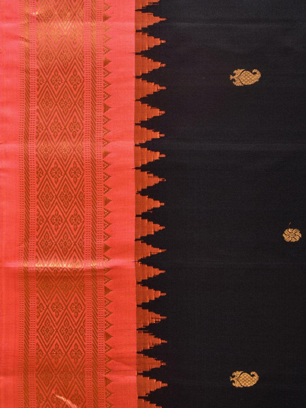 Black and Peach Gadwal Silk Handloom Saree with Mango Pallu and Border Design - Global Threads