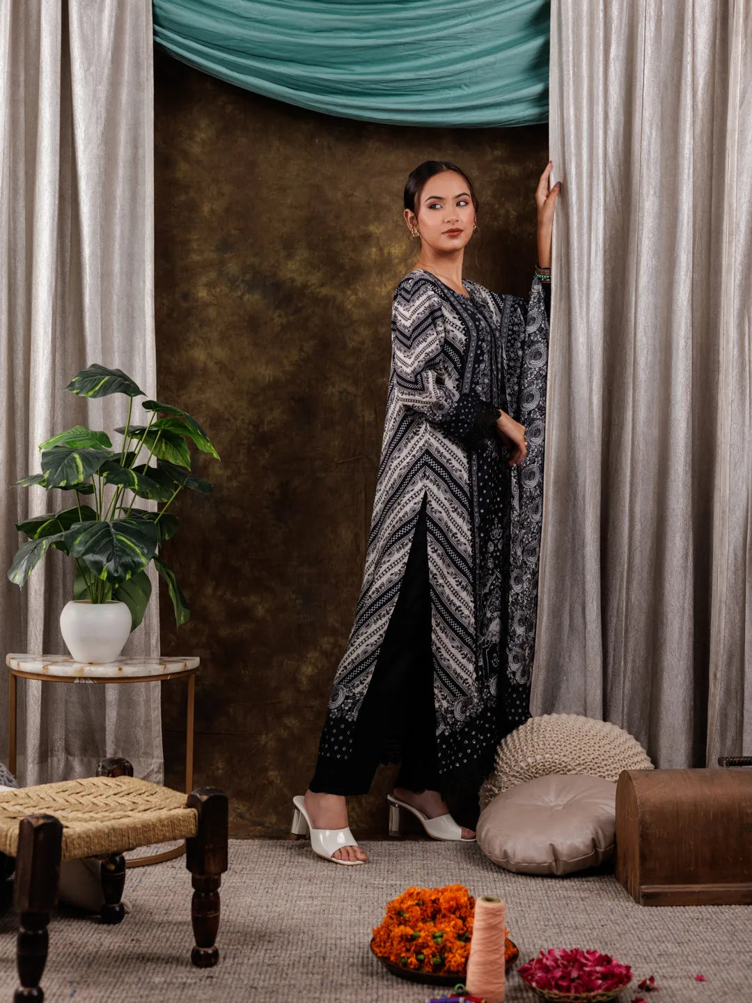 Yufta Black Hand Embroidery Silk Straight Kurta And Trouser With Dupatta Set - Distacart