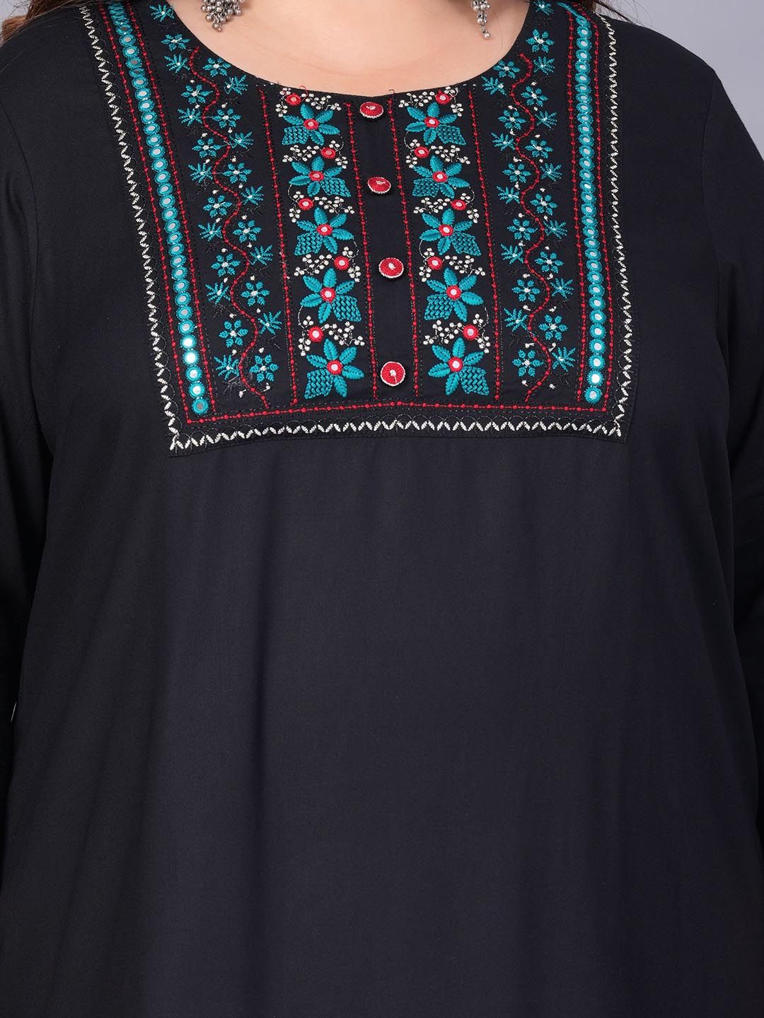 Sztori Women Thread Work Kurta