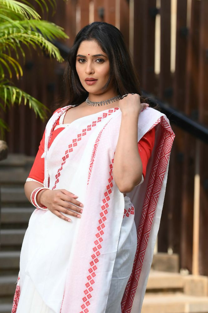 Beatitude White Cotton Tangail Handloom Saree