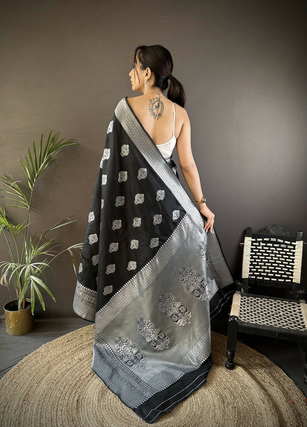Joban Fashion Black Floral Motifs Soft Silk Banarasi Saree - Distacart
