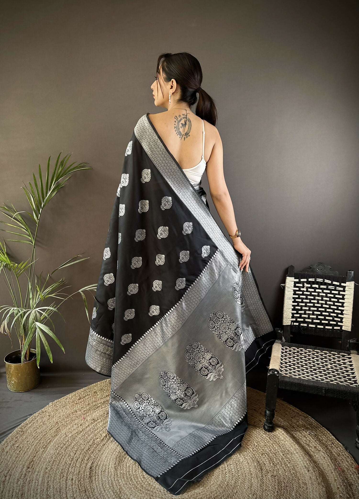 Joban Fashion Black Floral Motifs Soft Silk Banarasi Saree - Distacart