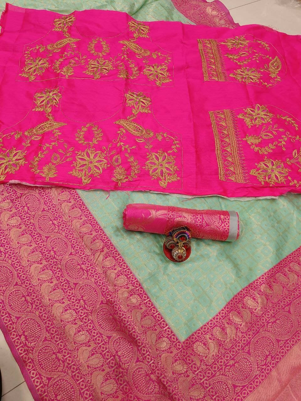 DEIANA'S Beautiful Designer Golden zari Soft Lichi Silk Saree - Pista