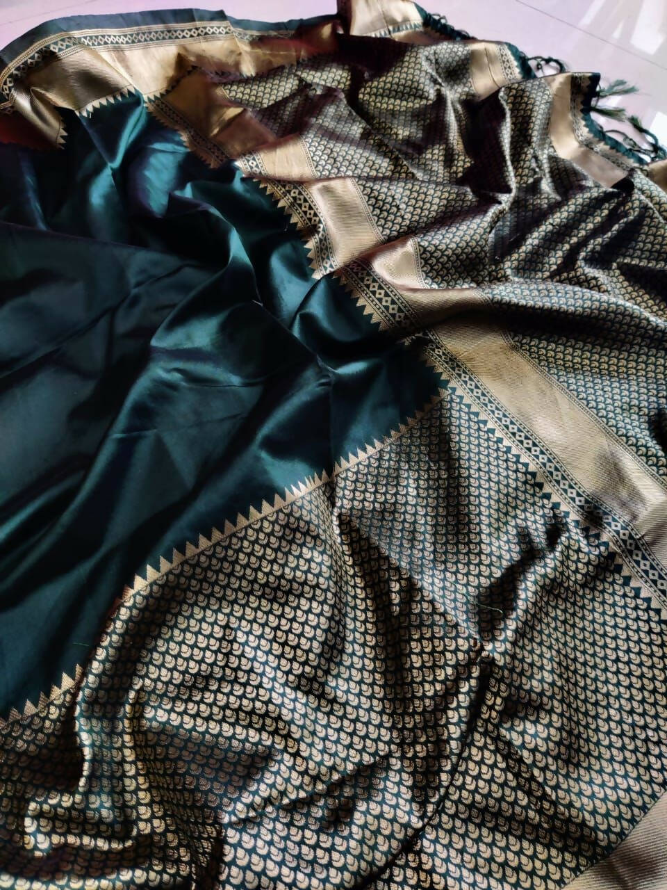 DEIANA'S Beautiful Designer Golden zari Soft Lichi Silk Saree - Navy Blue