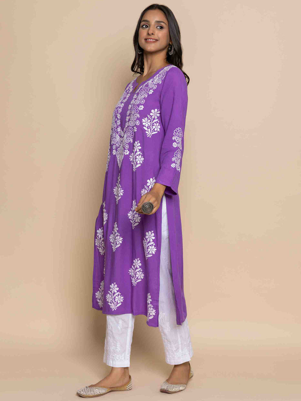 HOUSE OF KARI Floral Chikankari Embroidered Notched Round Neck Straight Kurta