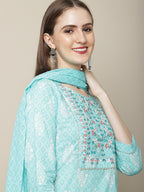 Sangria Women Blue & White Embroidery Printed Kurta Set