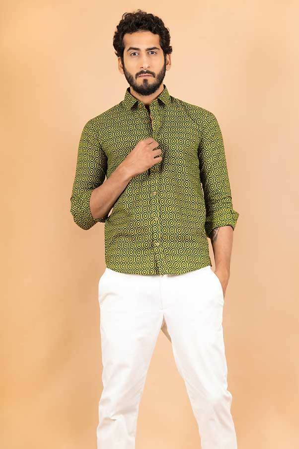 Miravan Men's Pure Cotton Green Geomatric Printed Full Sleeve Slim Fit Shirt