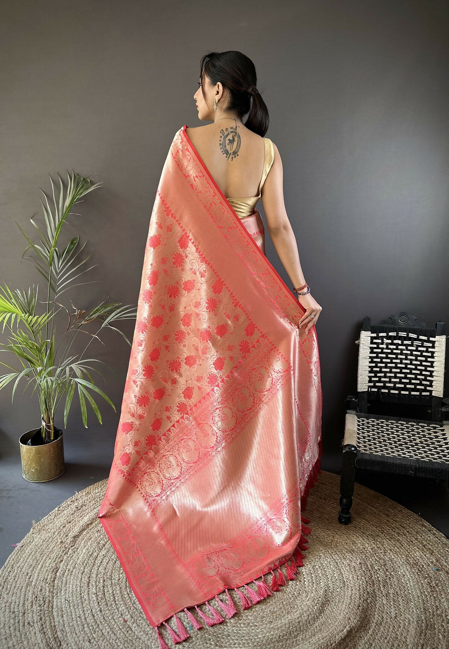 Joban Fashion Onion Pink Flower Jall Pattern Soft Silk Banarasi Saree - Distacart