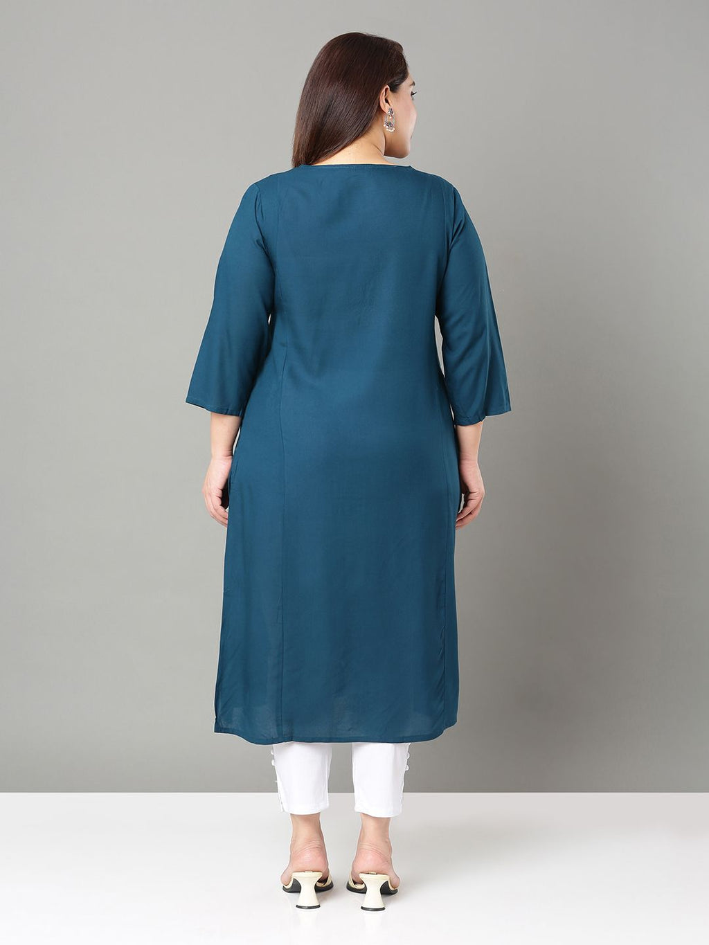 Sztori Plus Size Floral Yoke Design Thread Work Straight Kurta