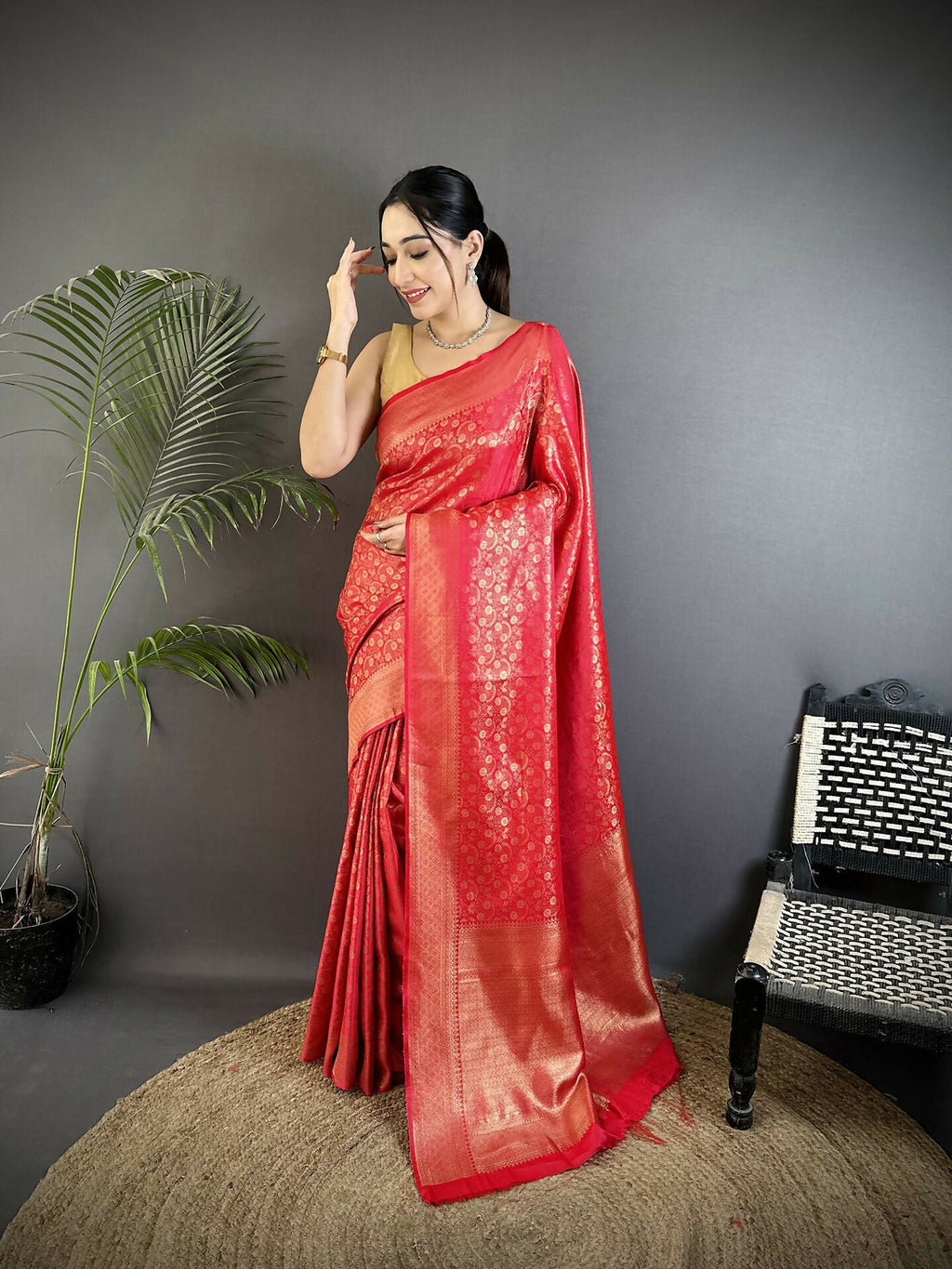 Joban Fashion Red Floral & Paisley Motifs Soft Satin Silk Banarasi Saree - Distacart