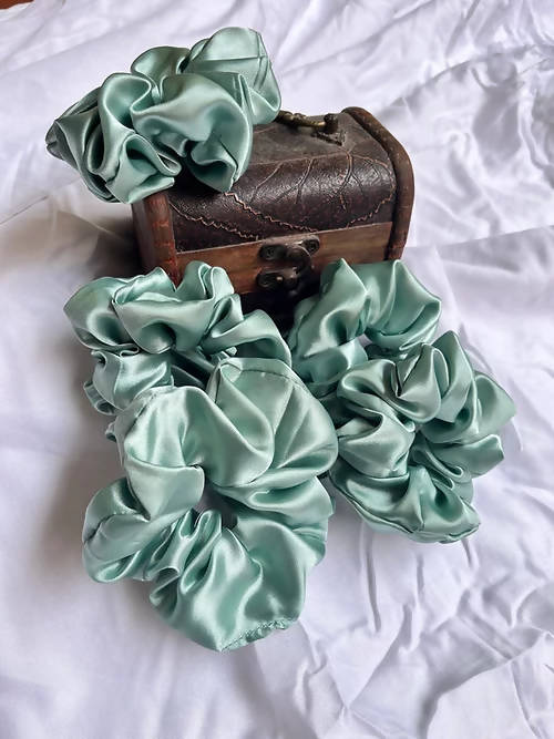 Diva Globe Mulberry Scrunchies