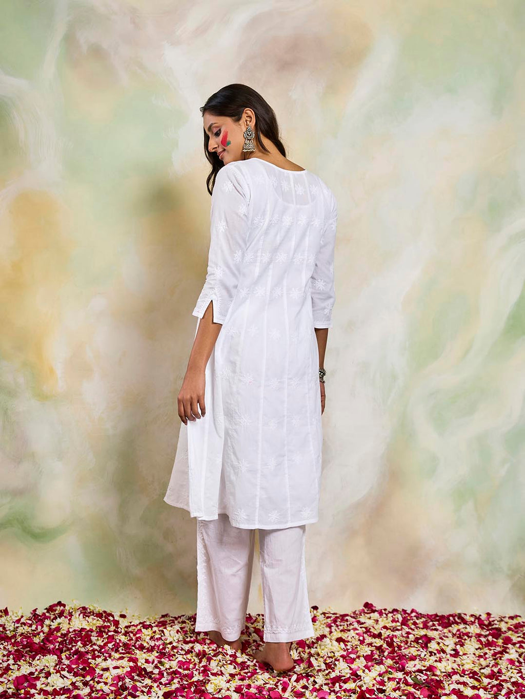 HOUSE OF KARI Women Notch Neck Floral Embroidered Chikankari Shadow Work Cotton Kurta