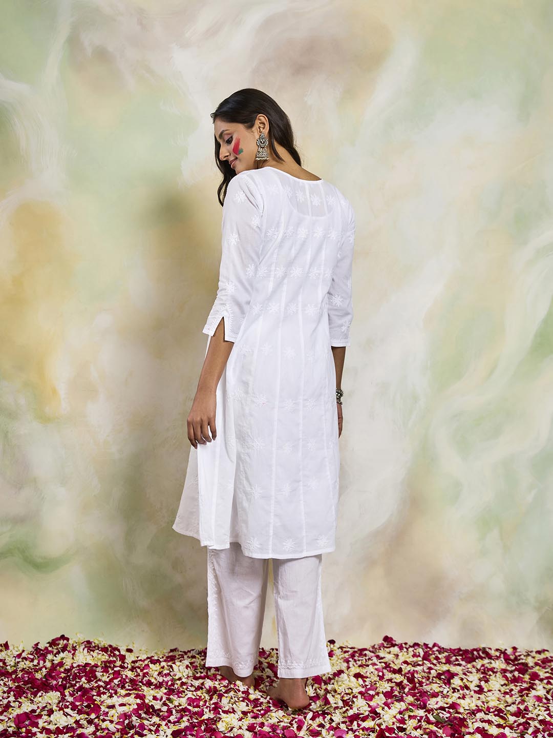 HOUSE OF KARI Women Notch Neck Floral Embroidered Chikankari Shadow Work Cotton Kurta
