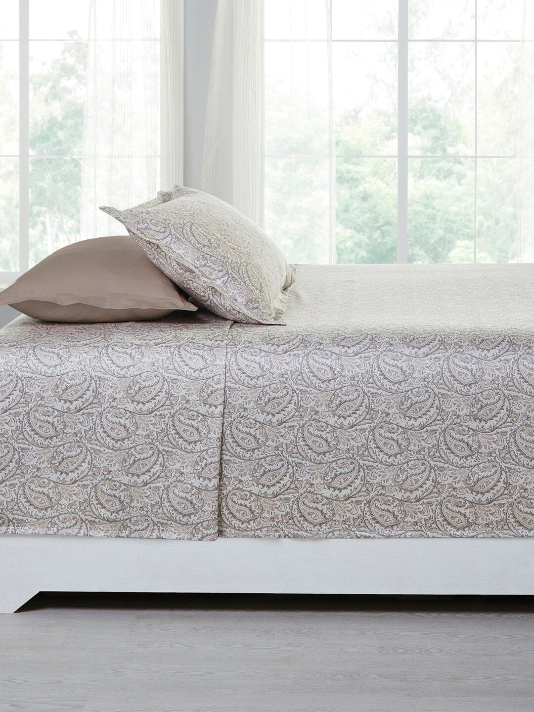 MYTRIDENTBeige White Ethnic Motifs 100% Cotton 400 TC King Bedsheet with 4 Pillow Covers