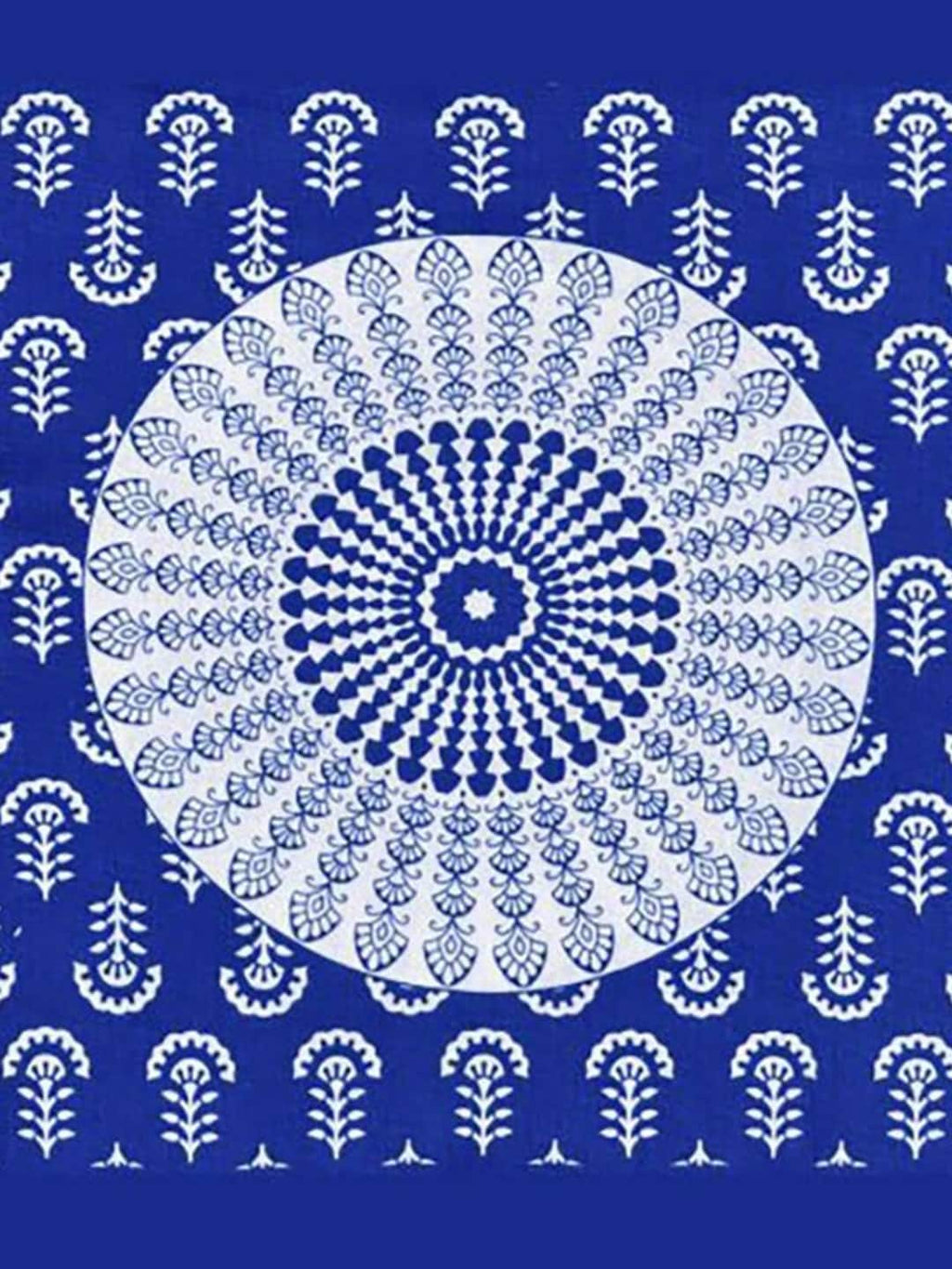 HOMETALES Blue & White Ethnic Motifs Cotton 104 TC King Bedsheet with 2 Pillow Covers