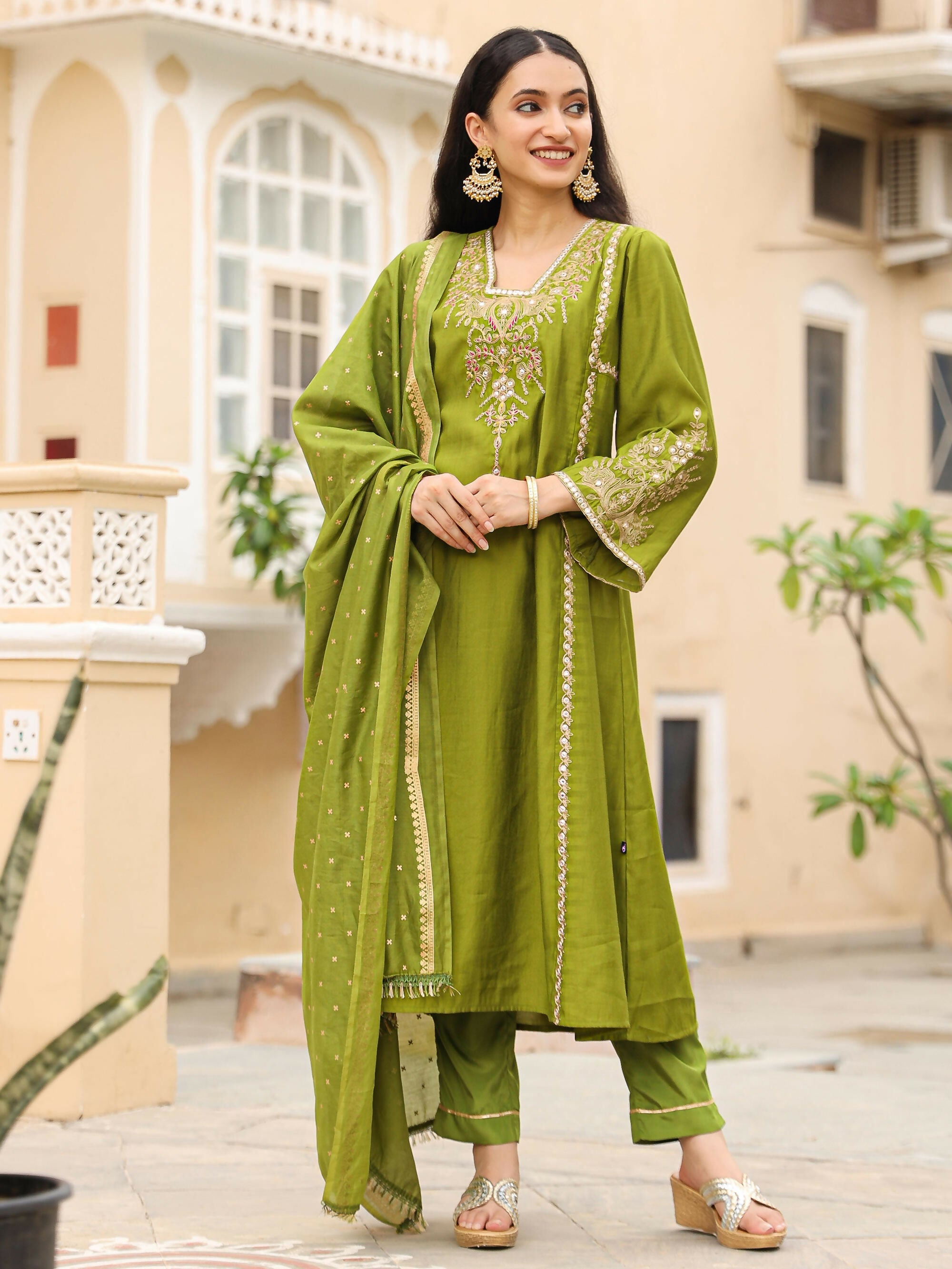 Juniper Women's The Swarn Mehndi Green Thread Embroidered Viscose Kurta Pant And Dupatta With Mirror & Zari work