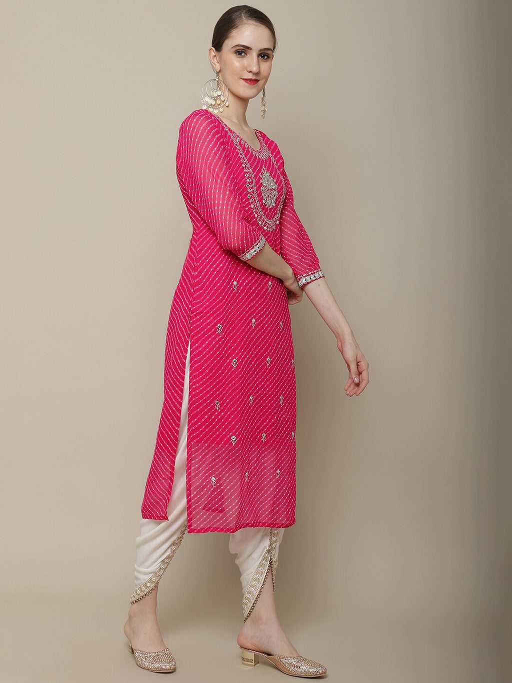 Sangria Women Pink Floral Embroidered Georgette Straight Kurta