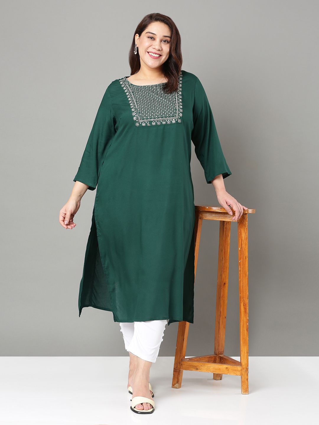 Sztori Plus Size Floral Yoke Design Thread Work Straight Kurta