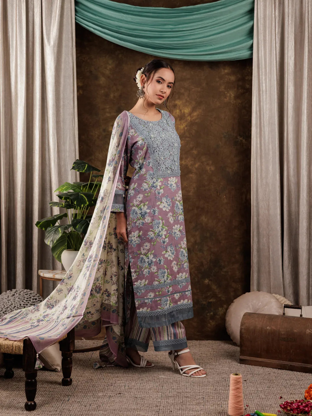 Yufta Cotton Kurta Dupatta Set With Lace Detailing