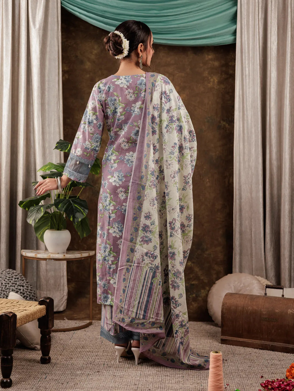 Yufta Cotton Kurta Dupatta Set With Lace Detailing