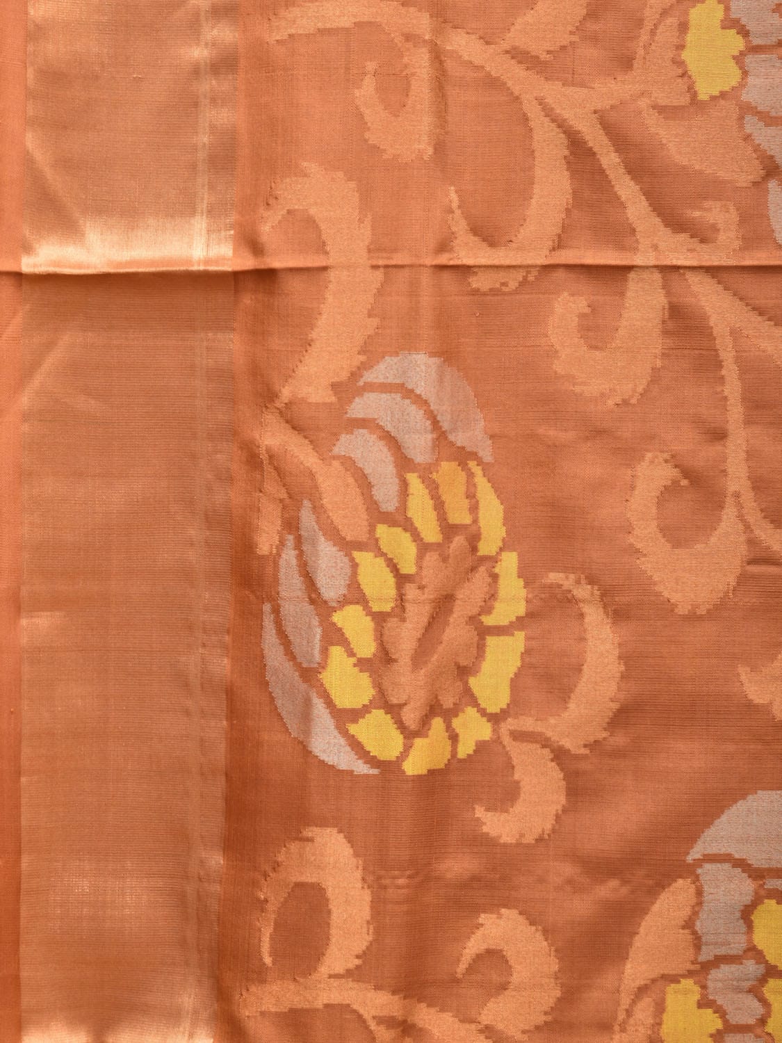 Cream Uppada Silk Handloom Saree with All Over Design - Global Threads