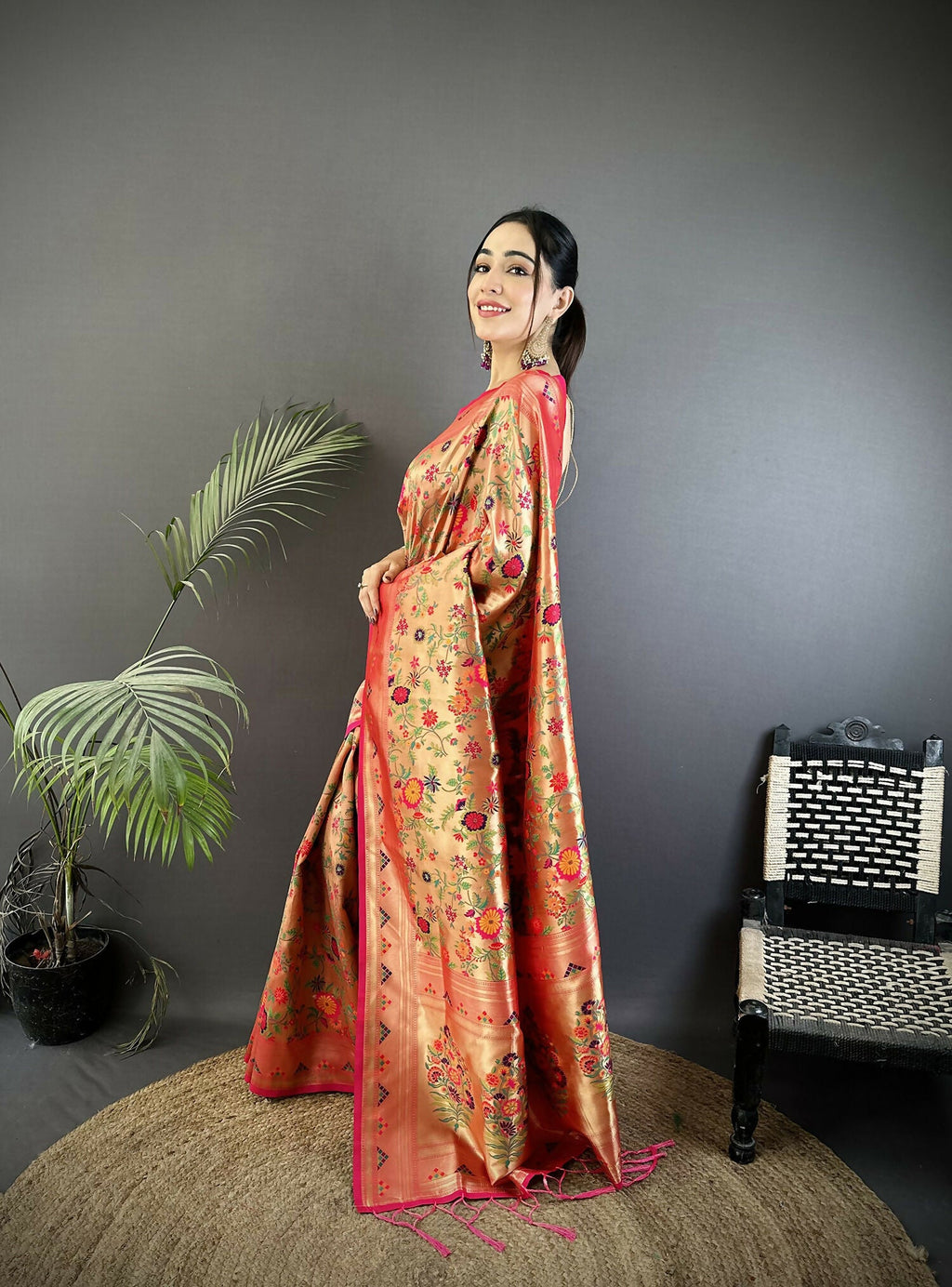 Joban Fashion Peach Floral & Leaf Motifs Soft Silk Paithani Saree - Distacart