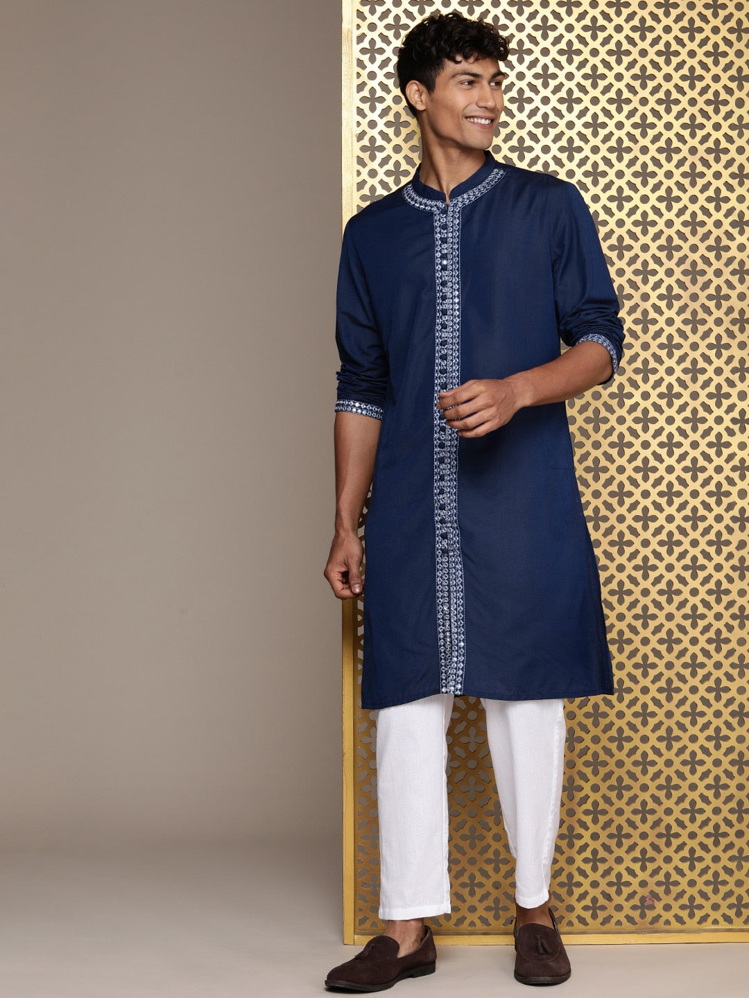 House of Pataudi Men Jashn Embroidered Mirror Work Kurta
