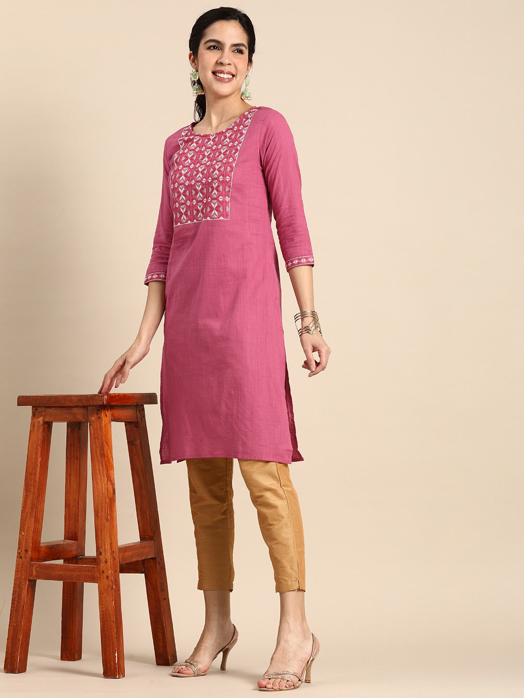 Sangria Women Geometric Embroidered Thread Work Kurta