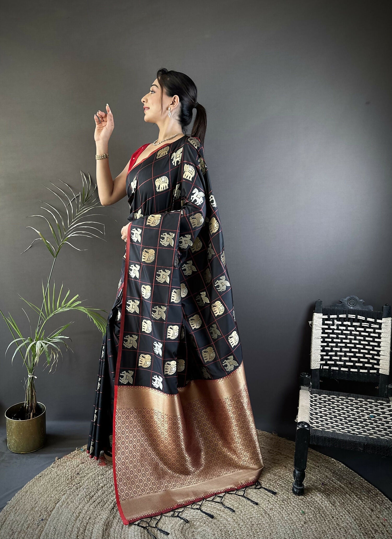 Joban Fashion Black Elephant Motif Soft Silk Banarasi silk Saree - Distacart
