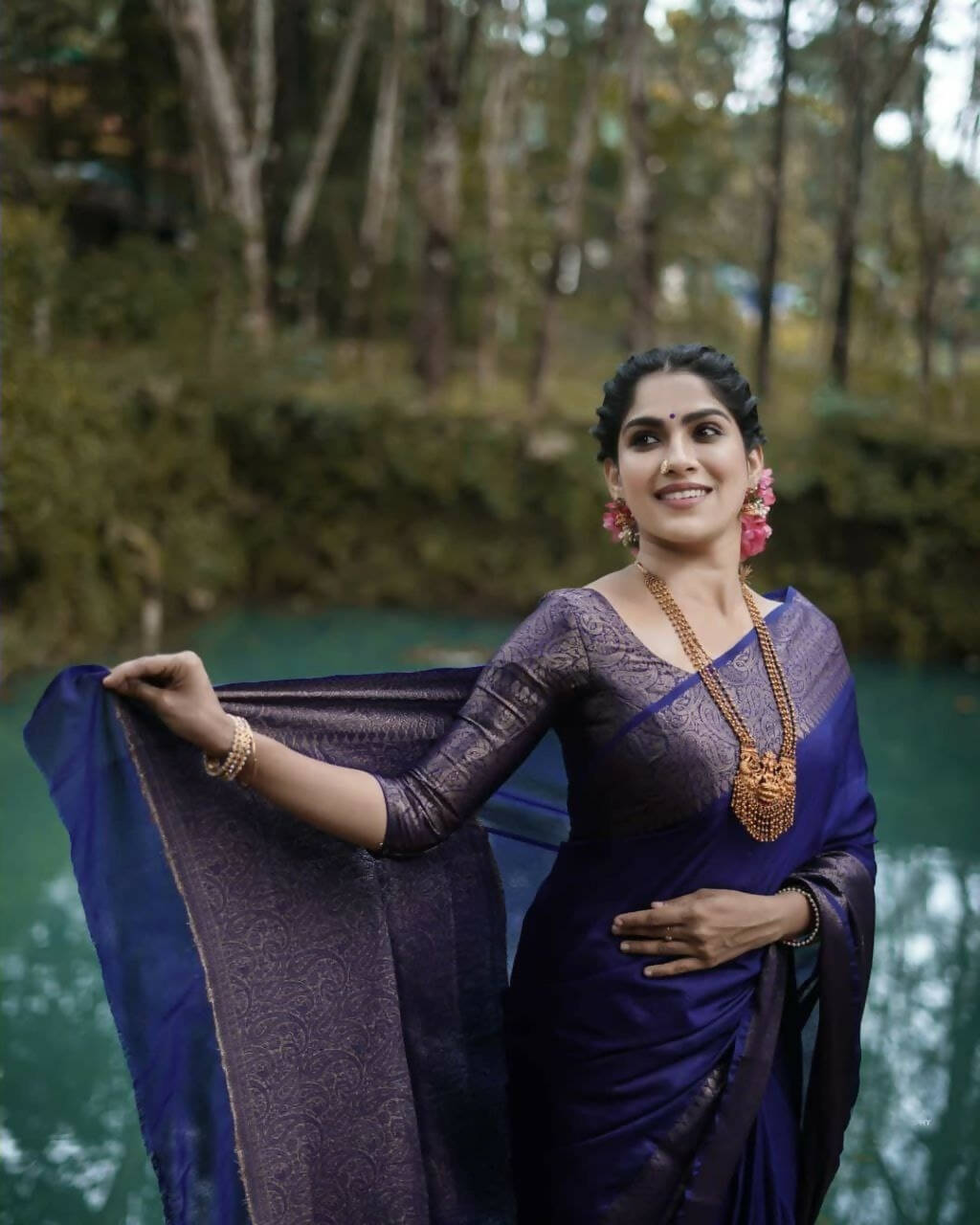 DEIANA'S Beautiful Designer Golden zari Soft Lichi Silk Saree - Navy Blue