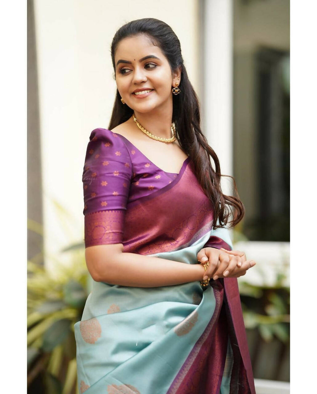 DEIANA'S Beautiful Designer Golden zari Soft Lichi Silk Saree - C Green