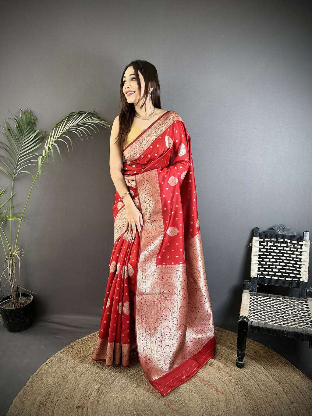 Joban Fashion Red Floral Jacquard Woven Design Cotton Silk Banarasi Silk Saree - Distacart
