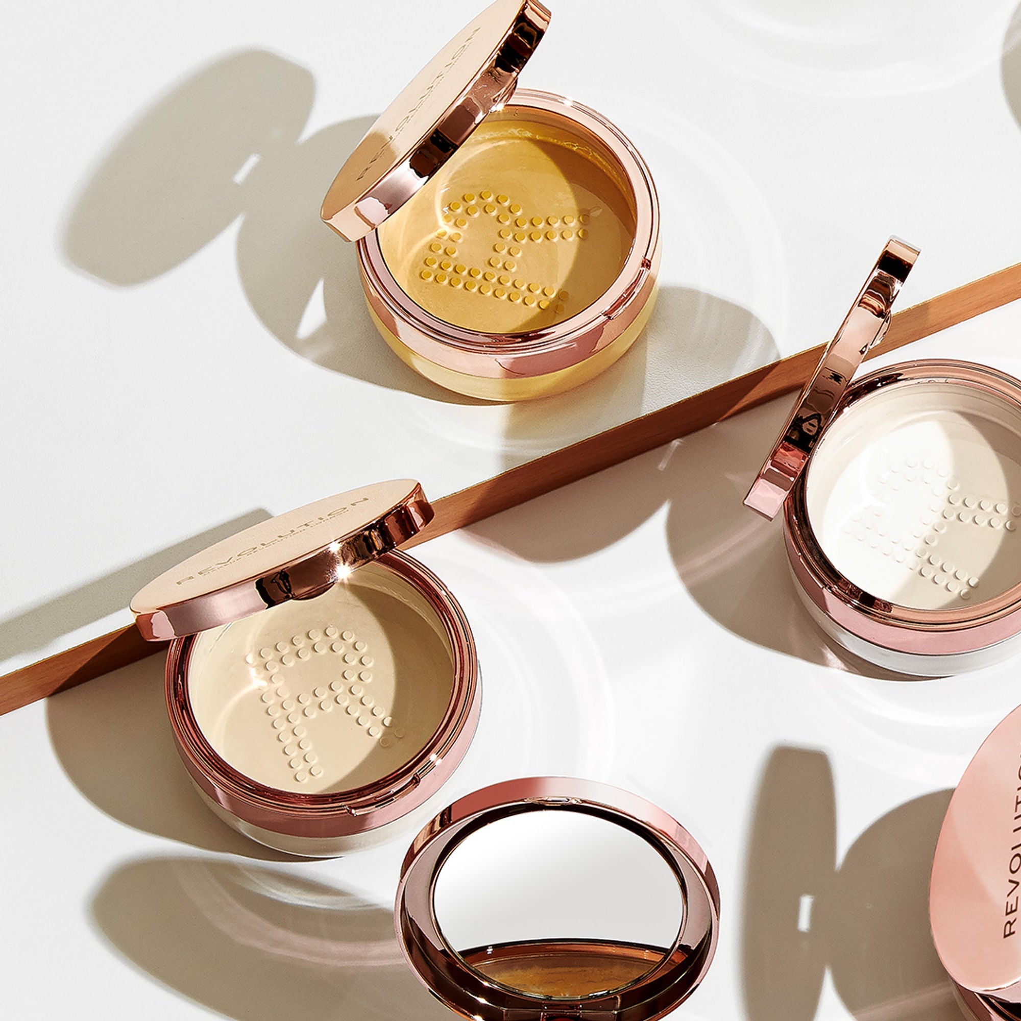 Makeup Revolution Conceal & Fix Setting Powder - Light Yellow - Distacart