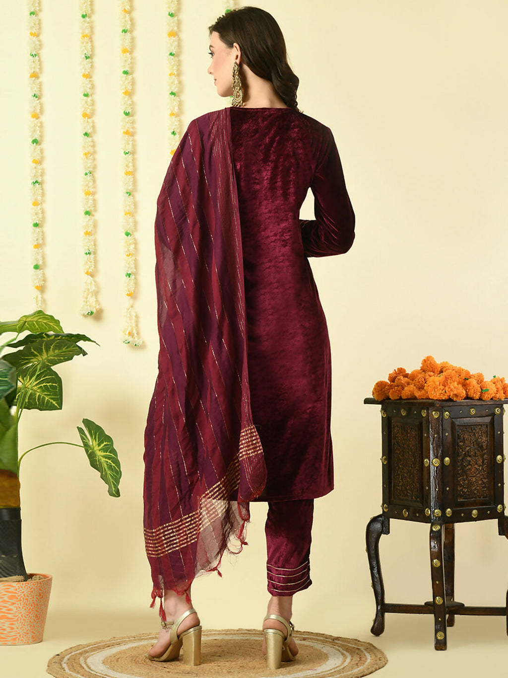 Myshka Women's Magenta Velvet Kurta & Trousers With Dupatta Party Sets