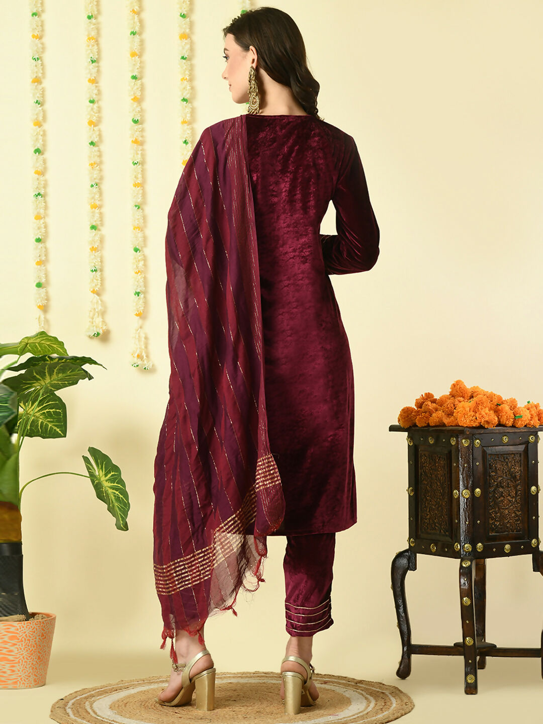Myshka Women's Magenta Velvet Kurta & Trousers With Dupatta Party Sets