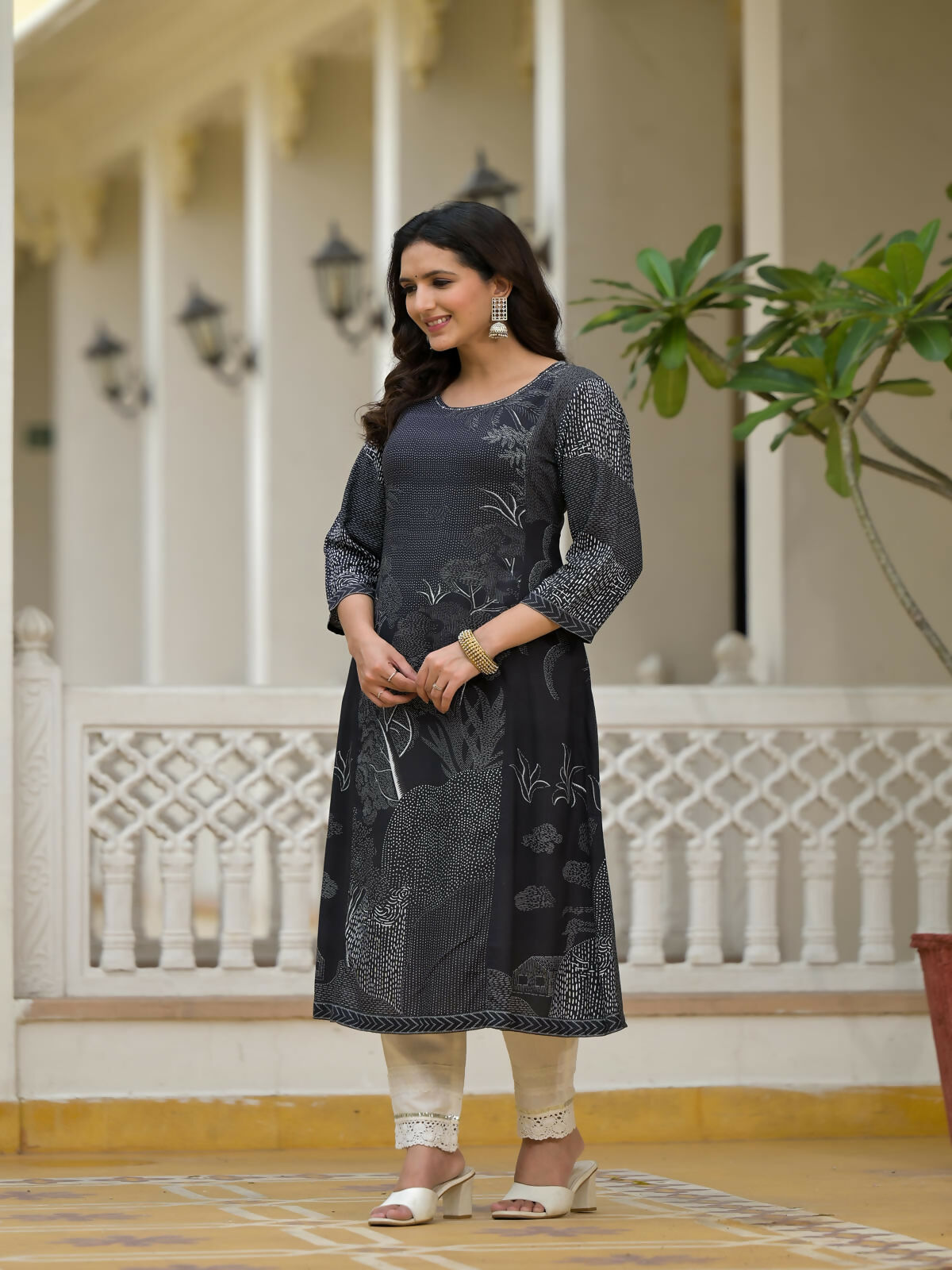 Juniper Women's Black Abstract Printed Kurta With Sequins