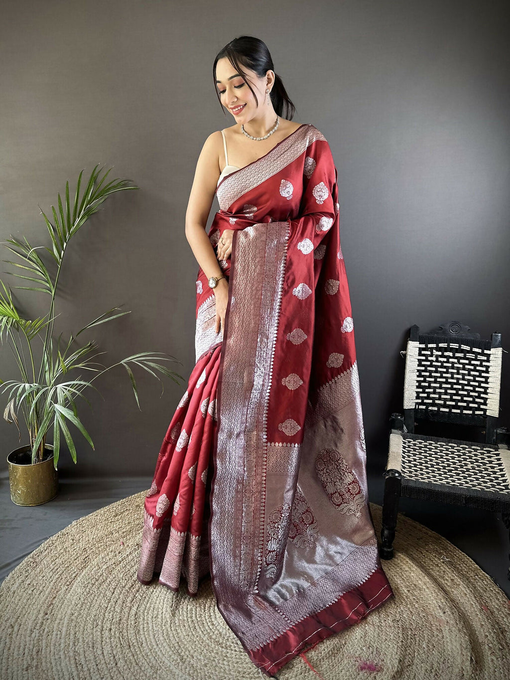 Joban Fashion Maroon Floral Motifs Soft Silk Banarasi Saree - Distacart