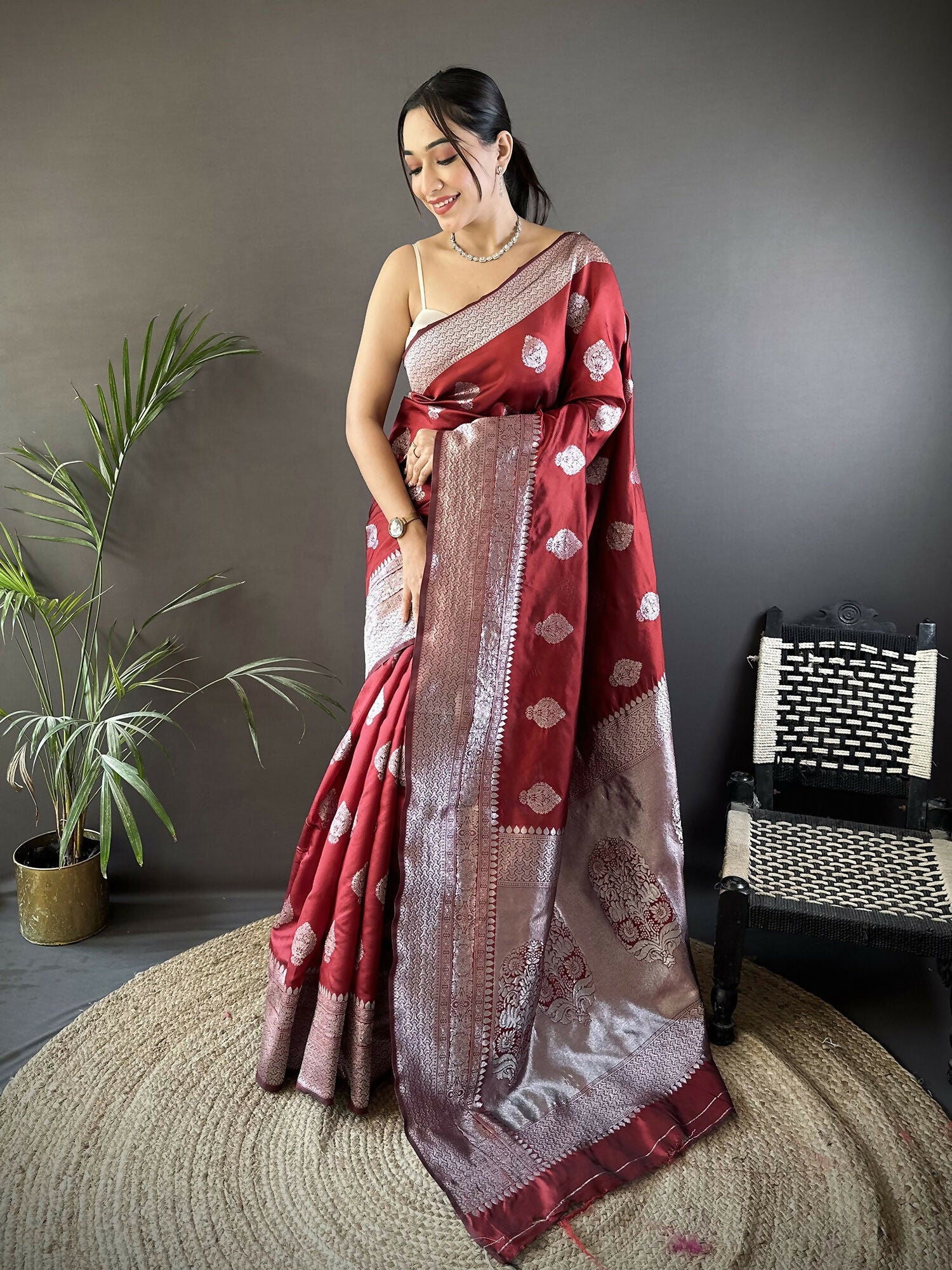 Joban Fashion Maroon Floral Motifs Soft Silk Banarasi Saree - Distacart