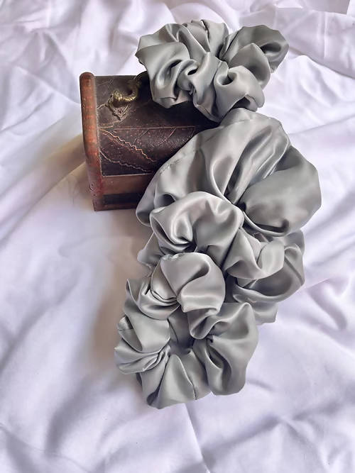 Diva Globe Metalic Grey Scrunchies