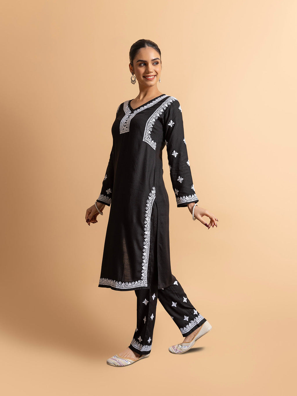 HOUSE OF KARI Floral Embroidered Chikankari Kurta With Trouser