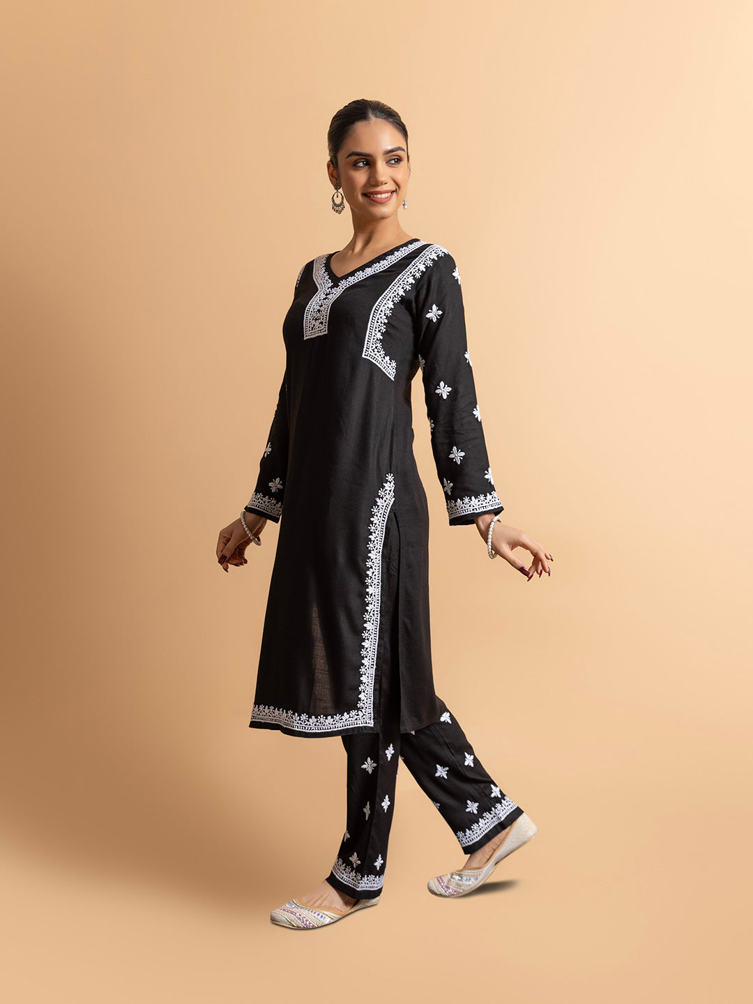 HOUSE OF KARI Floral Embroidered Chikankari Kurta With Trouser