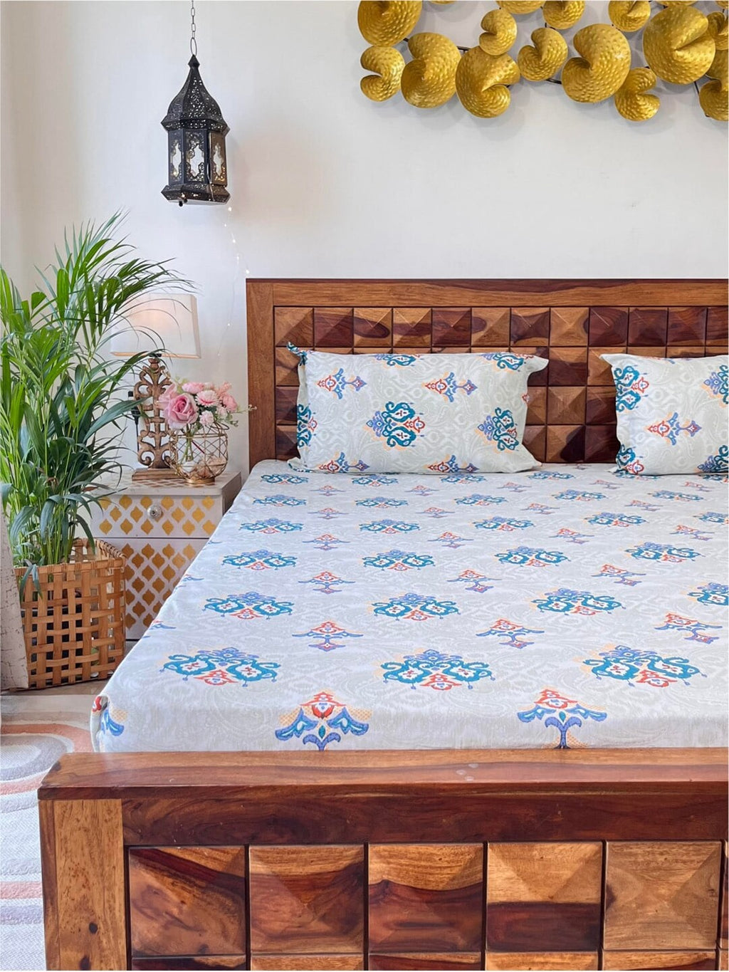 URBAN SPACE Divine White Ethnic Motifs 144 TC Cotton Queen Bedsheet & 2 Pillow Covers