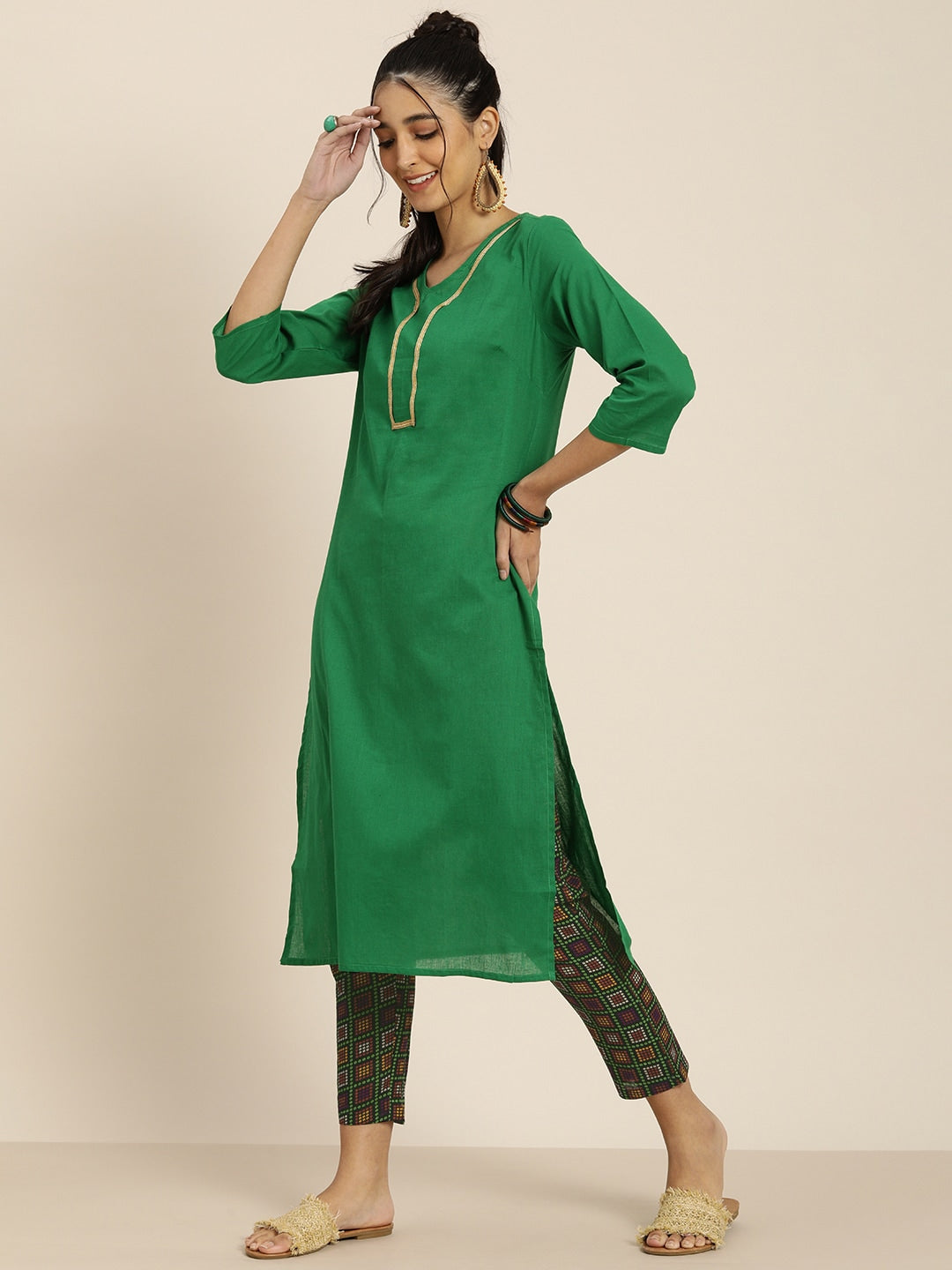 Sangria Women Green Pure Cotton Bandhani Kurta with Trousers