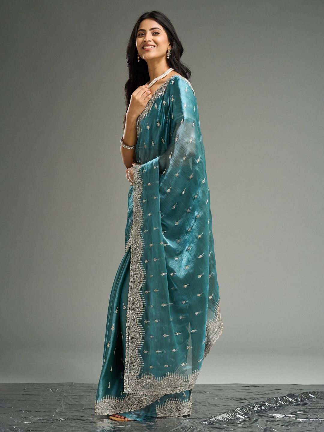 kasee Floral Embroidered Silk Blend Saree - Distacart